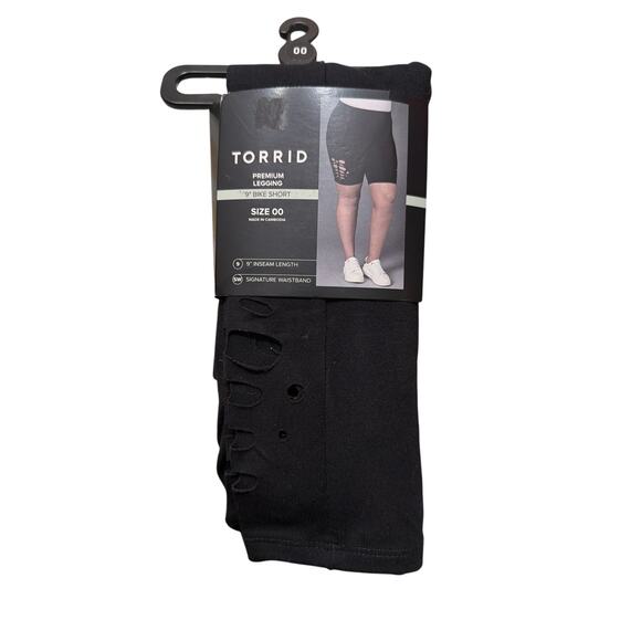 Torrid Women's Plus Size Laser Cut Bike Shorts 9" inseam Deep Black Size 00 New - Picture 1 of 3